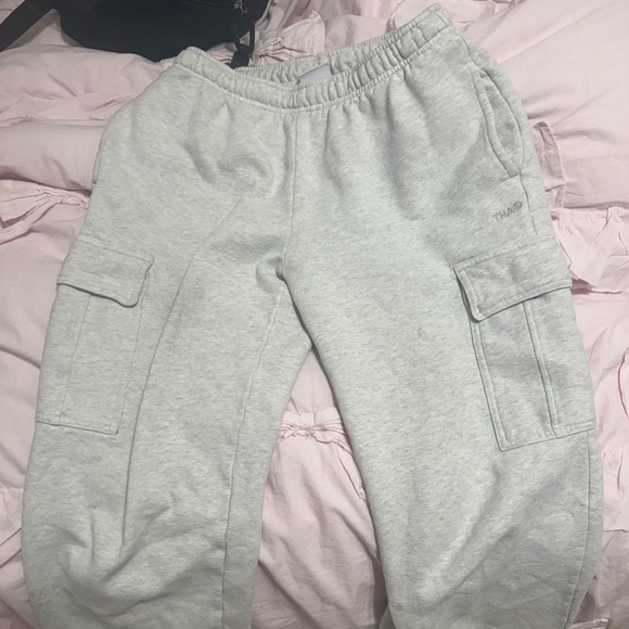 SOLD ARITZIA: Cozy Mega Cargo Sweatpant - Picture 3 of 3